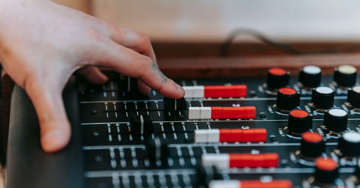 Browser-based live video mixing: The technical tradeoffs